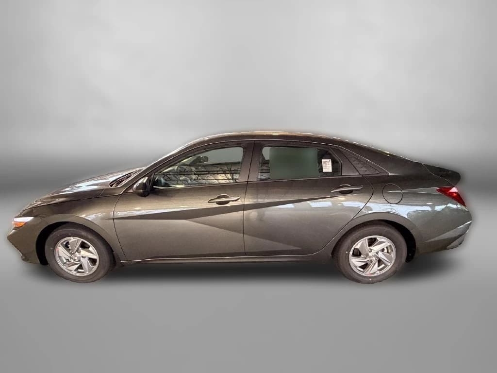 Hyundai Elantra SE Sedan 2026 — side view