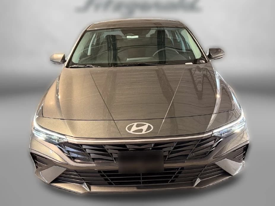 Hyundai Elantra SE Sedan 2026 — side view