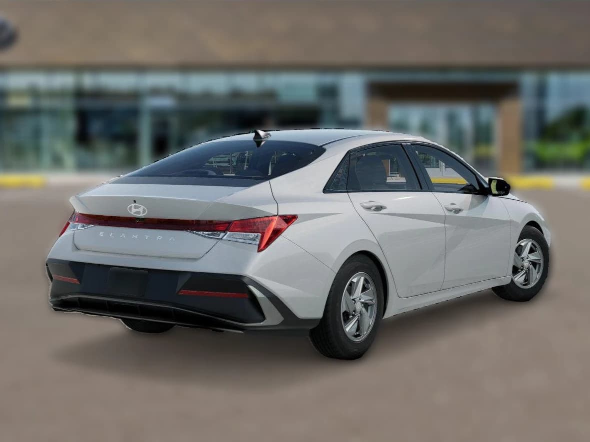 Hyundai Elantra SE Sedan 2026 — side view