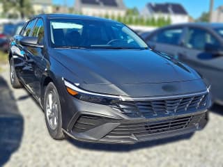 Hyundai Elantra SE Sedan