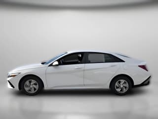 Hyundai Elantra SE Sedan