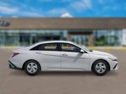 Hyundai Elantra SE Sedan 2026 — side view
