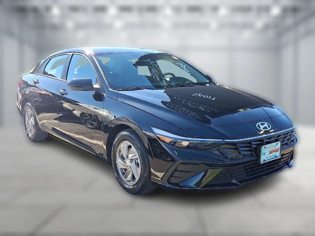 Hyundai Elantra SE Sedan 2026 — side view