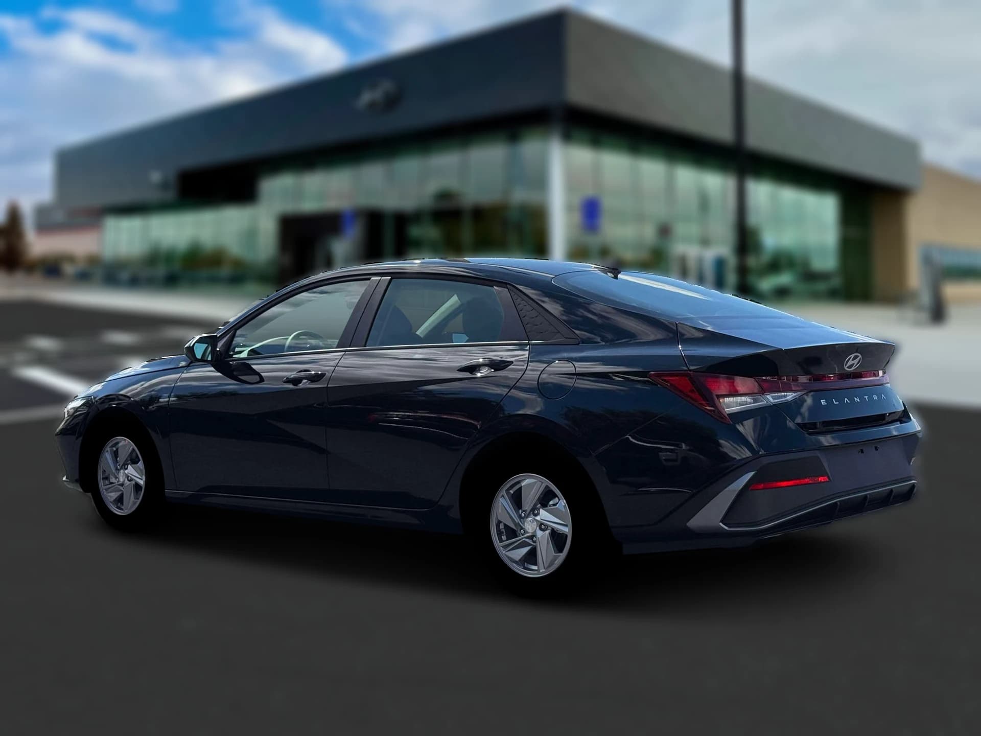 Hyundai Elantra SE Sedan 2026 — side view