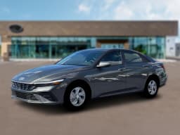 Hyundai Elantra SE Sedan 2026 — side view