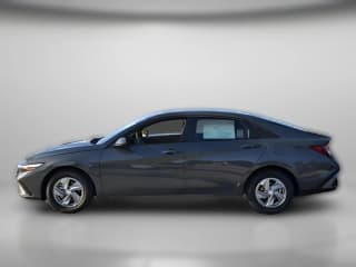 Hyundai Elantra SE Sedan