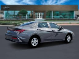 Hyundai Elantra SE Sedan 2026 — side view