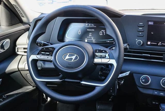 Hyundai Elantra SE IVT 2026 — side view