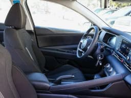 Hyundai Elantra SE IVT 2026 — side view