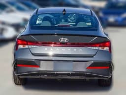 Hyundai Elantra SEL Sport IVT 2026 — side view