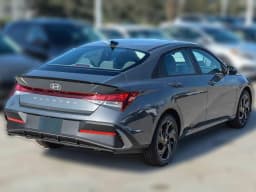 Hyundai Elantra SEL Sport IVT 2026 — side view