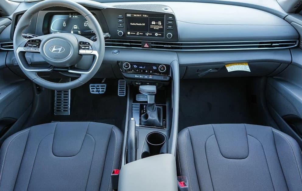 Hyundai Elantra SEL Sport IVT 2026 — side view