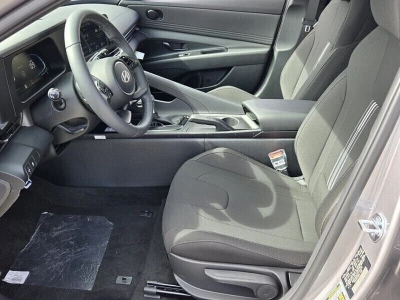 Hyundai Elantra SEL Sport IVT 2026 — side view