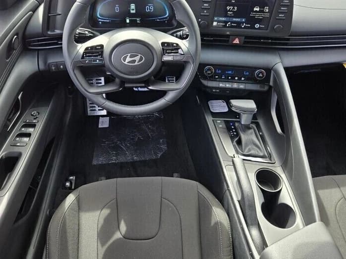 Hyundai Elantra SEL Sport IVT 2026 — side view