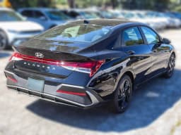 Hyundai Elantra SEL Sport IVT 2026 — side view
