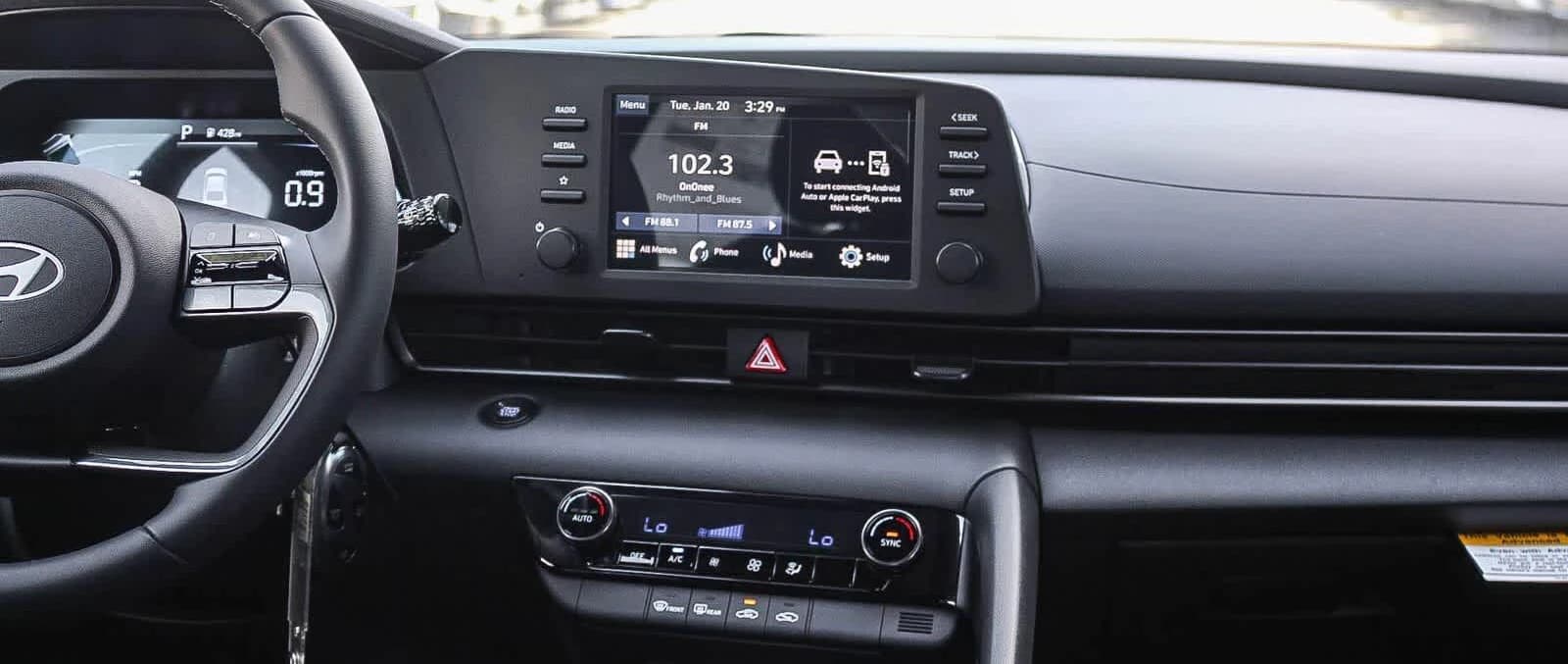 Hyundai Elantra SEL Sport IVT 2026 — side view