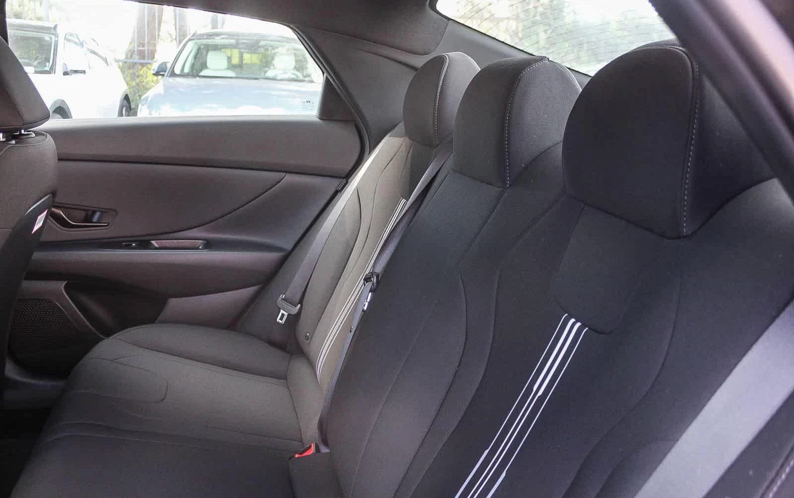 Hyundai Elantra SEL Sport IVT 2026 — side view