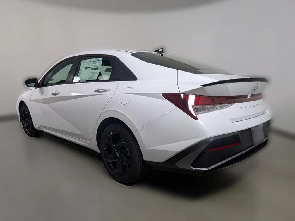 Hyundai Elantra SEL Sport IVT 2026 — side view