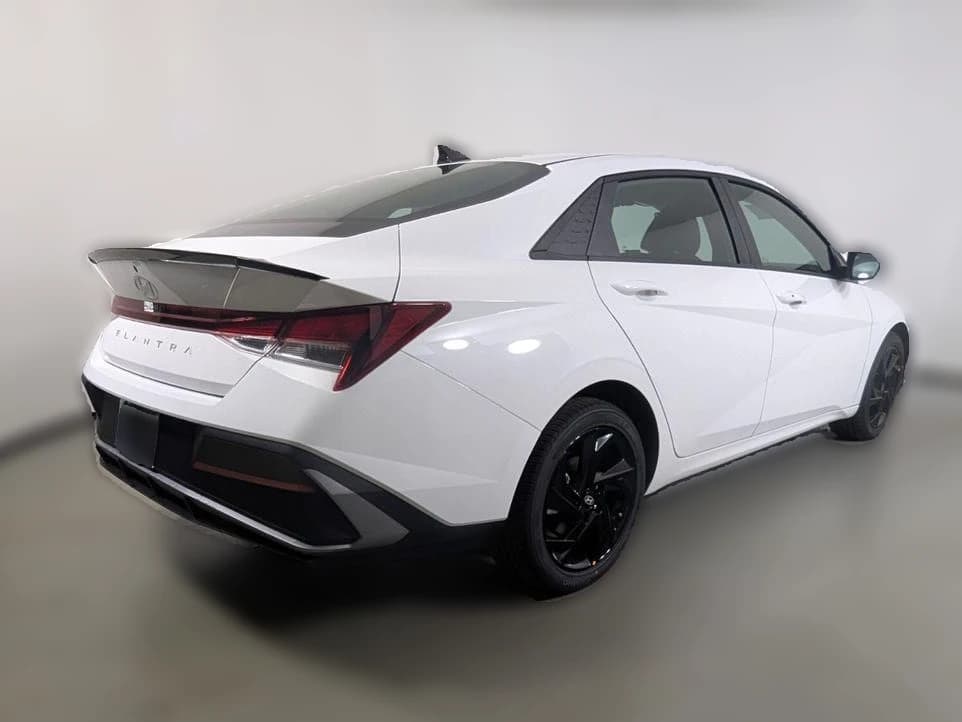 Hyundai Elantra SEL Sport IVT 2026 — side view