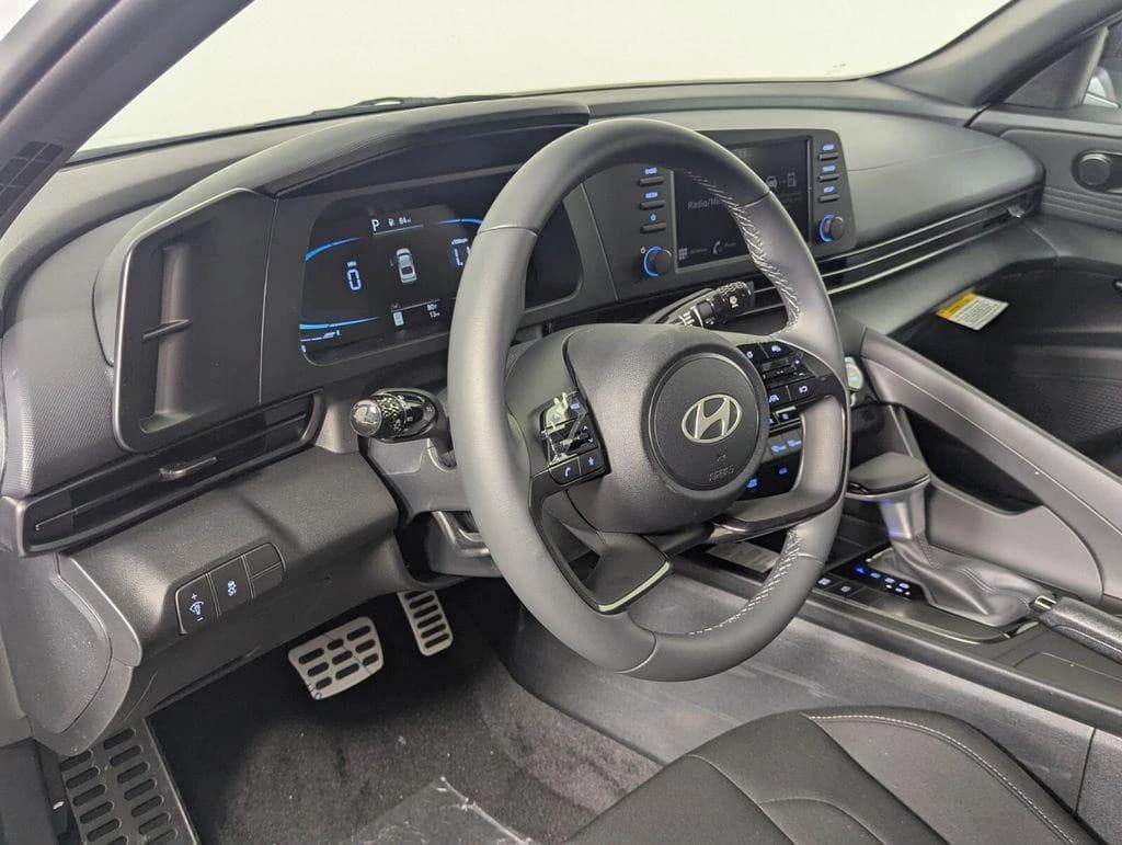 Hyundai Elantra SEL Sport IVT 2026 — side view