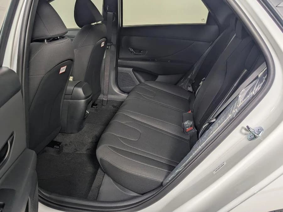 Hyundai Elantra SEL Sport IVT 2026 — side view