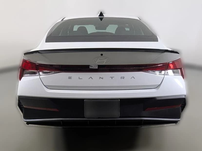 Hyundai Elantra SEL Sport IVT 2026 — side view