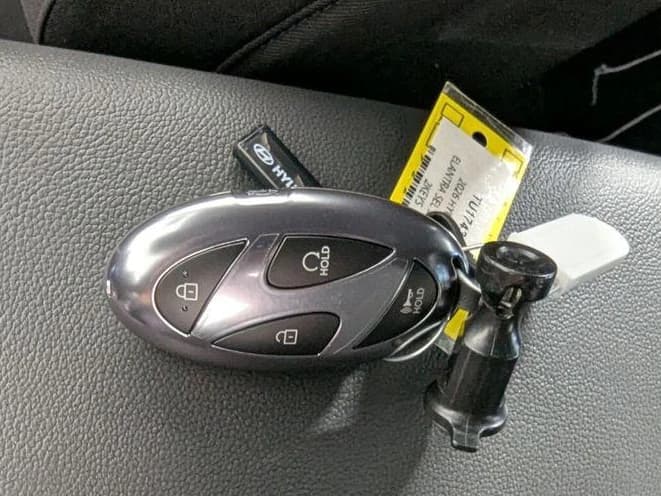 Hyundai Elantra SEL Sport IVT 2026 — side view