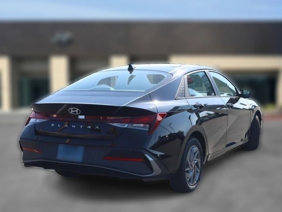 Hyundai Elantra SEL Sport Sedan 2026 — side view