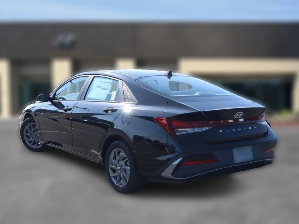 Hyundai Elantra SEL Sport Sedan 2026 — side view