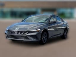 Hyundai Elantra SEL Sport IVT 2026 — side view