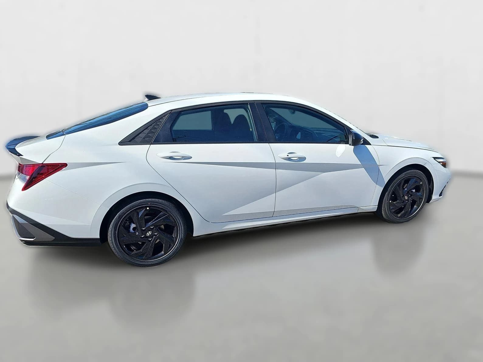 Hyundai Elantra SEL Sport Plus Sedan 2026 — side view