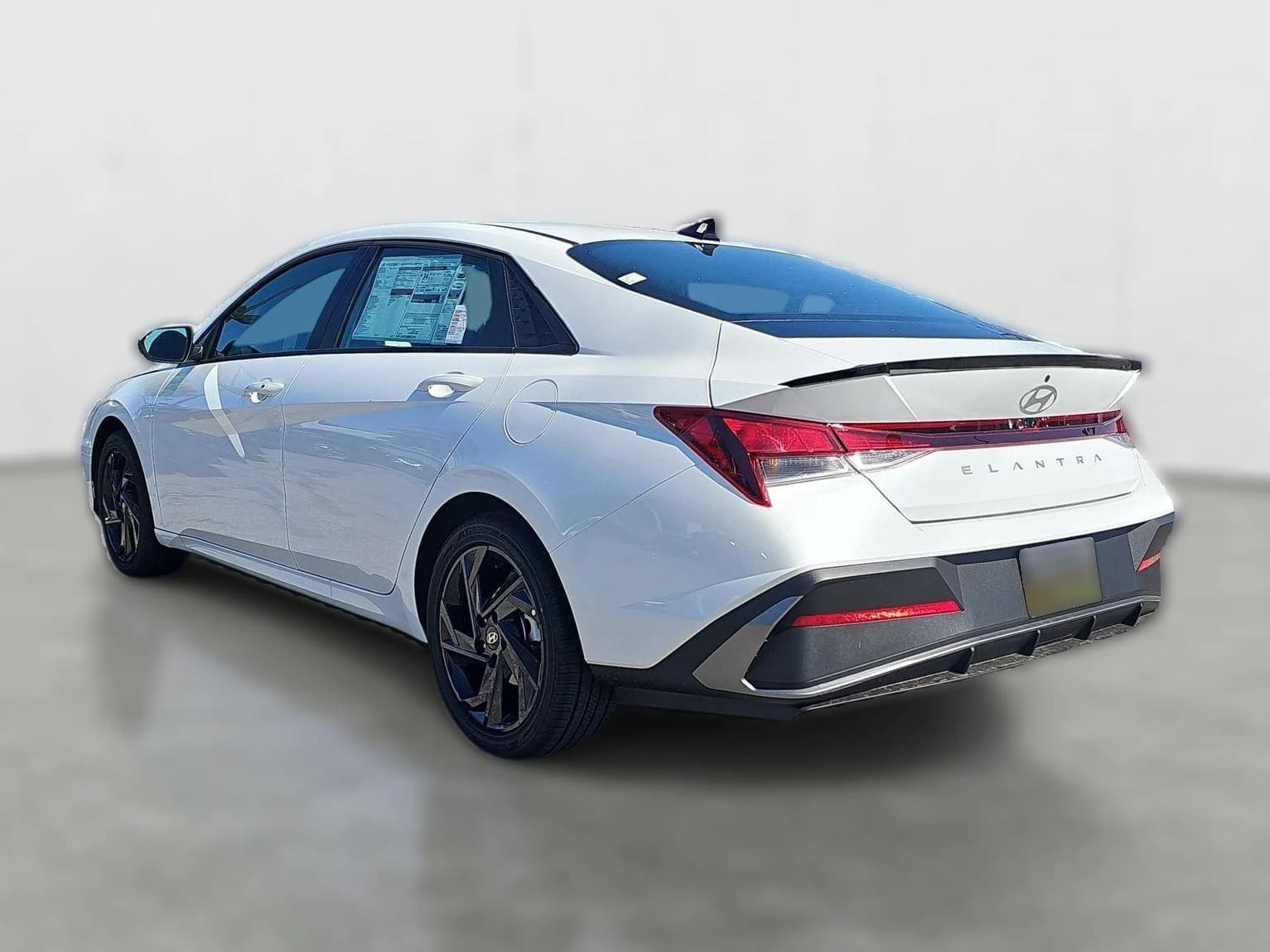 Hyundai Elantra SEL Sport Plus Sedan 2026 — side view