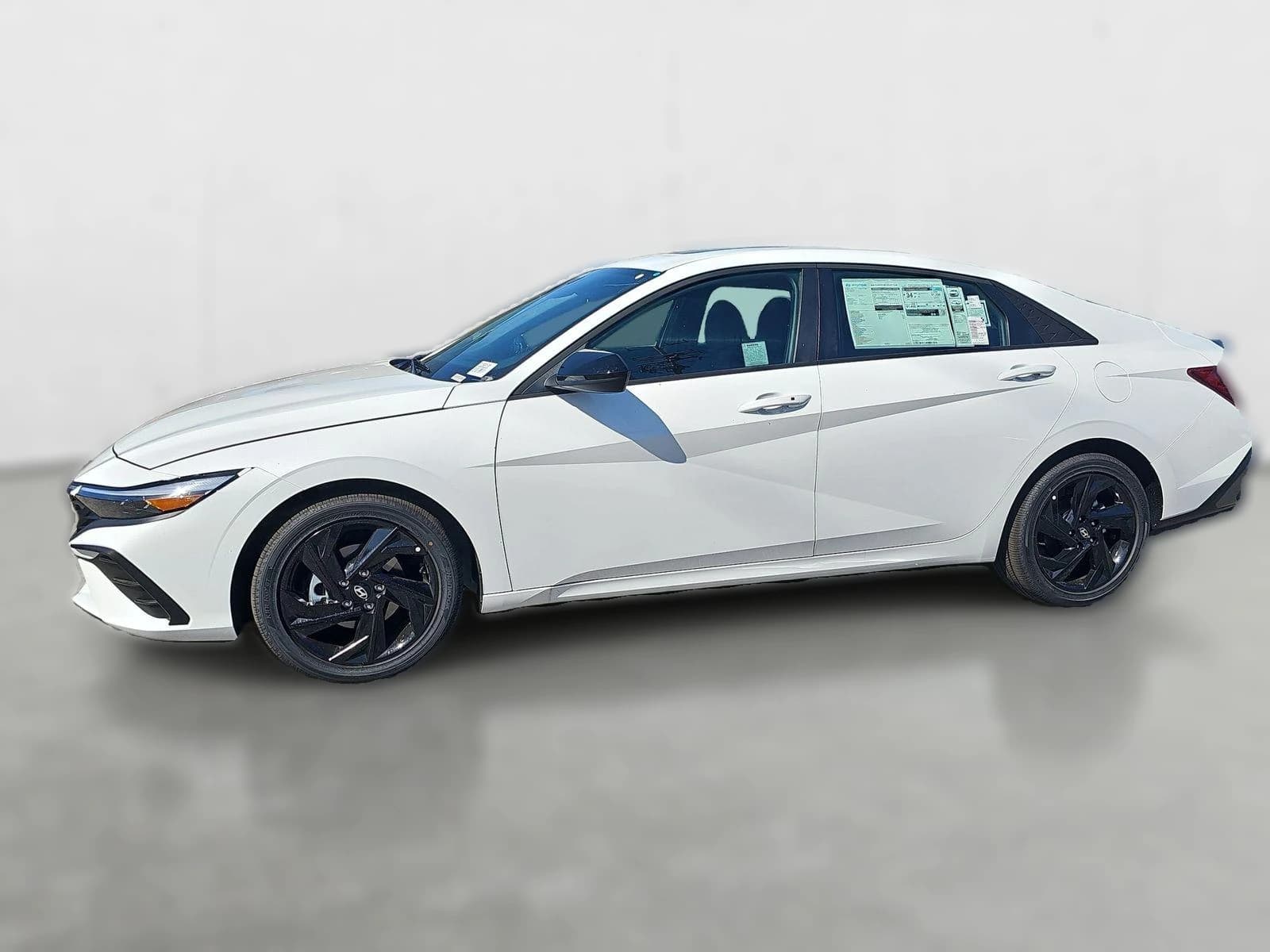 Hyundai Elantra SEL Sport Plus Sedan 2026 — side view