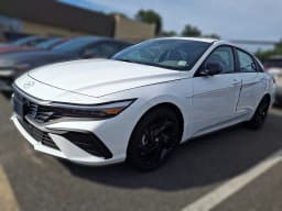 Hyundai Elantra SEL Sport IVT 2026 — side view