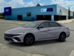 Hyundai Elantra SEL Sport IVT 2026 — side view