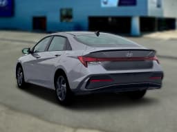 Hyundai Elantra SEL Sport IVT 2026 — side view