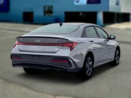 Hyundai Elantra SEL Sport IVT 2026 — side view