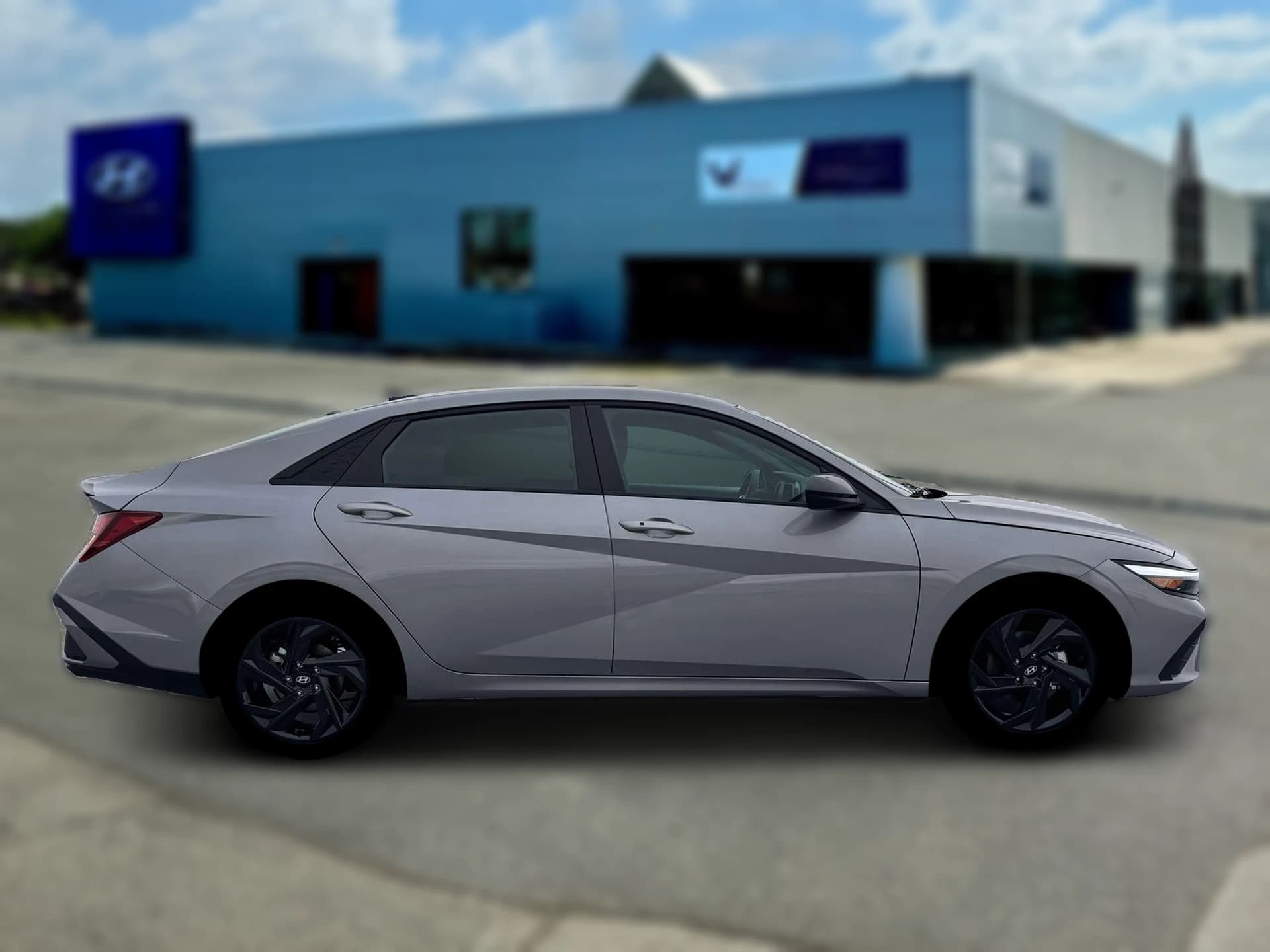 Hyundai Elantra SEL Sport IVT 2026 — side view