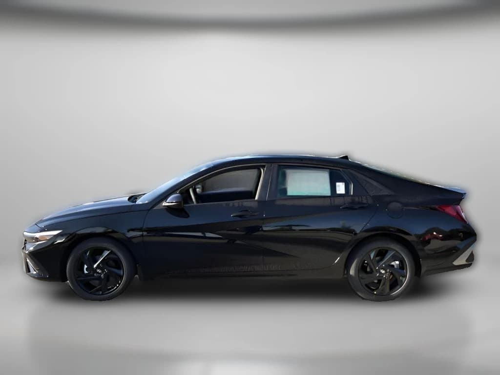 Hyundai Elantra SEL Sport IVT 2026 — side view