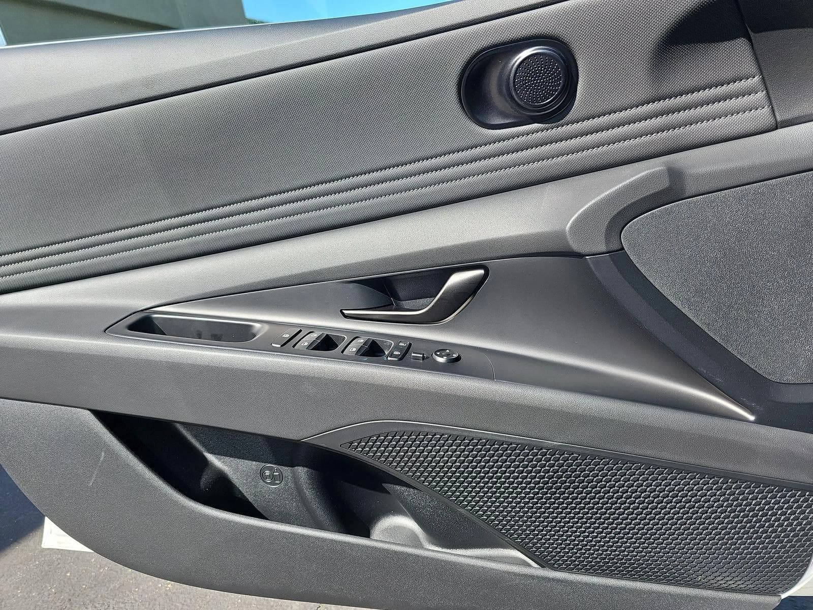 Hyundai Elantra SEL Sport Sedan 2026 — side view