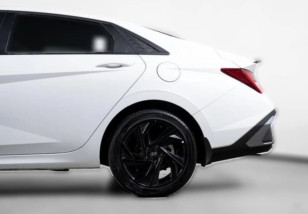 Hyundai Elantra Hybrid SEL Sport Sedan 2026 — side view