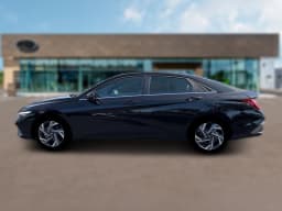 Hyundai Elantra Hybrid Limited Sedan 2026 — side view