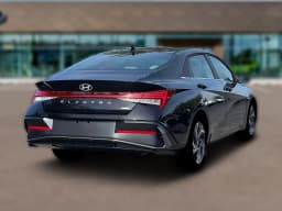 Hyundai Elantra Hybrid Limited Sedan 2026 — side view