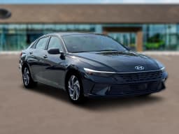Hyundai Elantra Hybrid Limited Sedan 2026 — side view