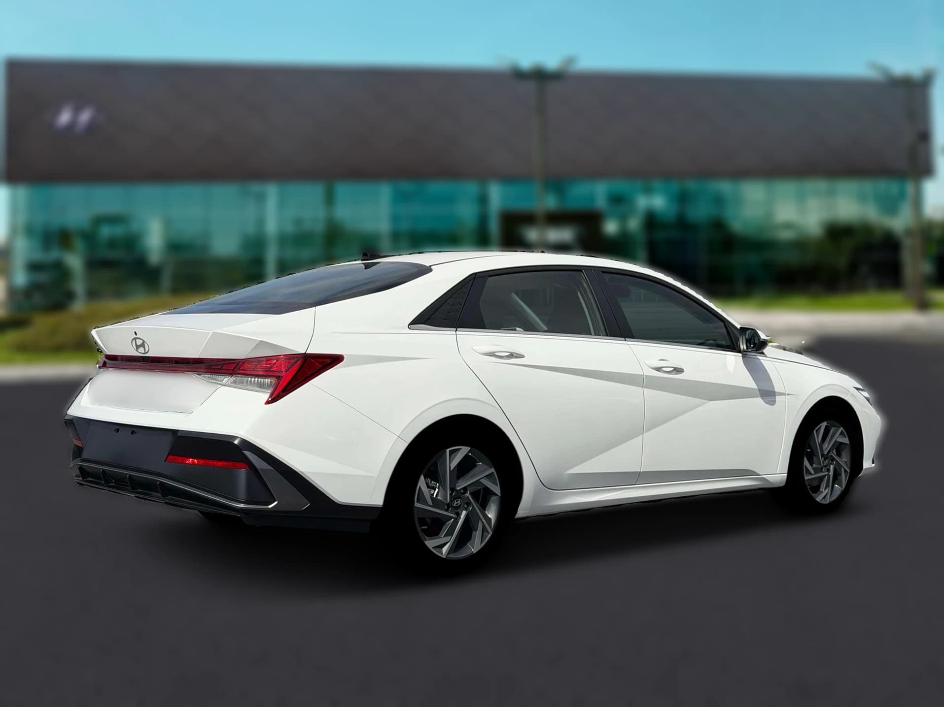 Hyundai Elantra Hybrid Limited Sedan 2026 — side view