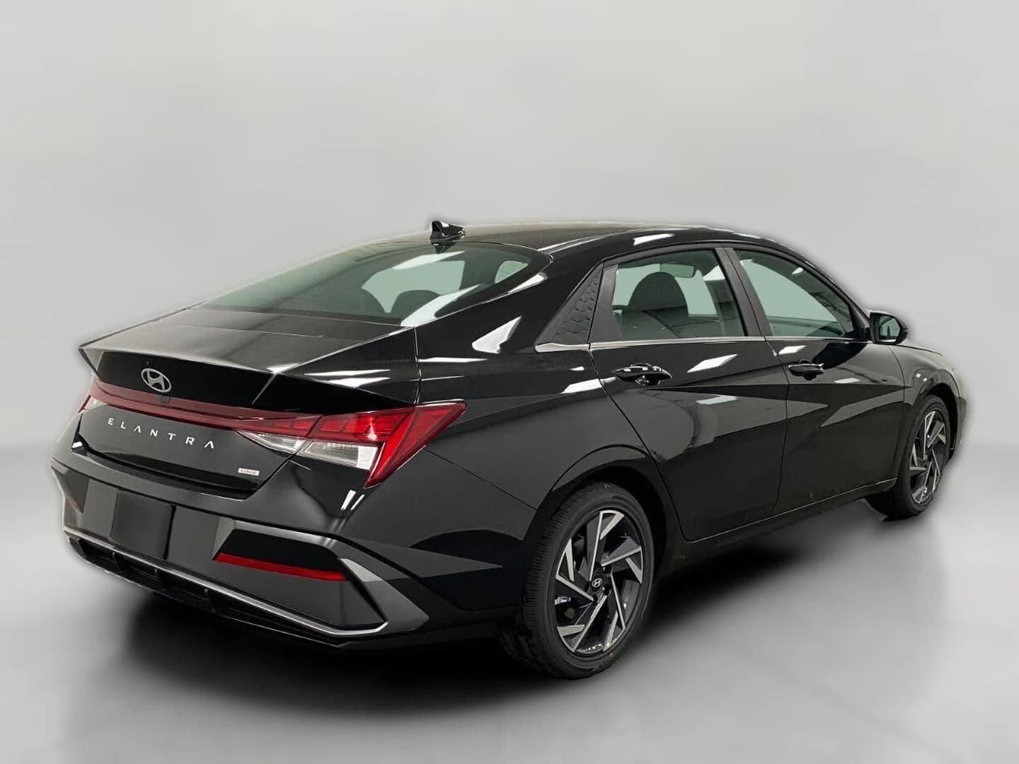 Hyundai Elantra Hybrid Limited Sedan 2026 — side view