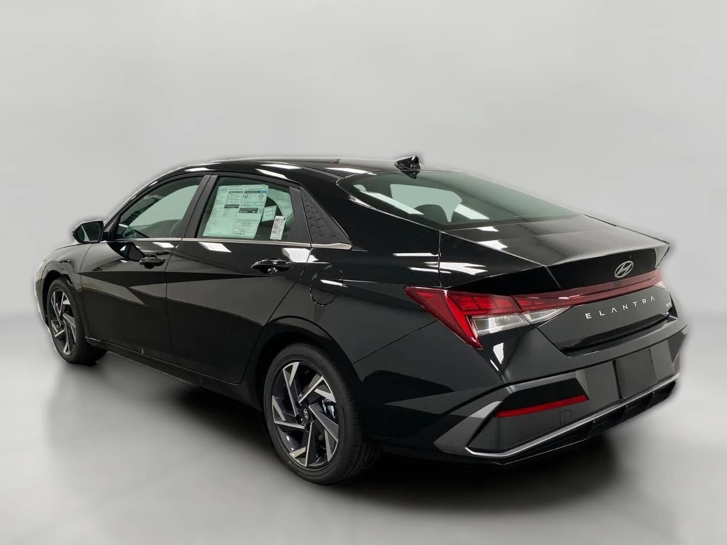 Hyundai Elantra Hybrid Limited Sedan 2026 — side view