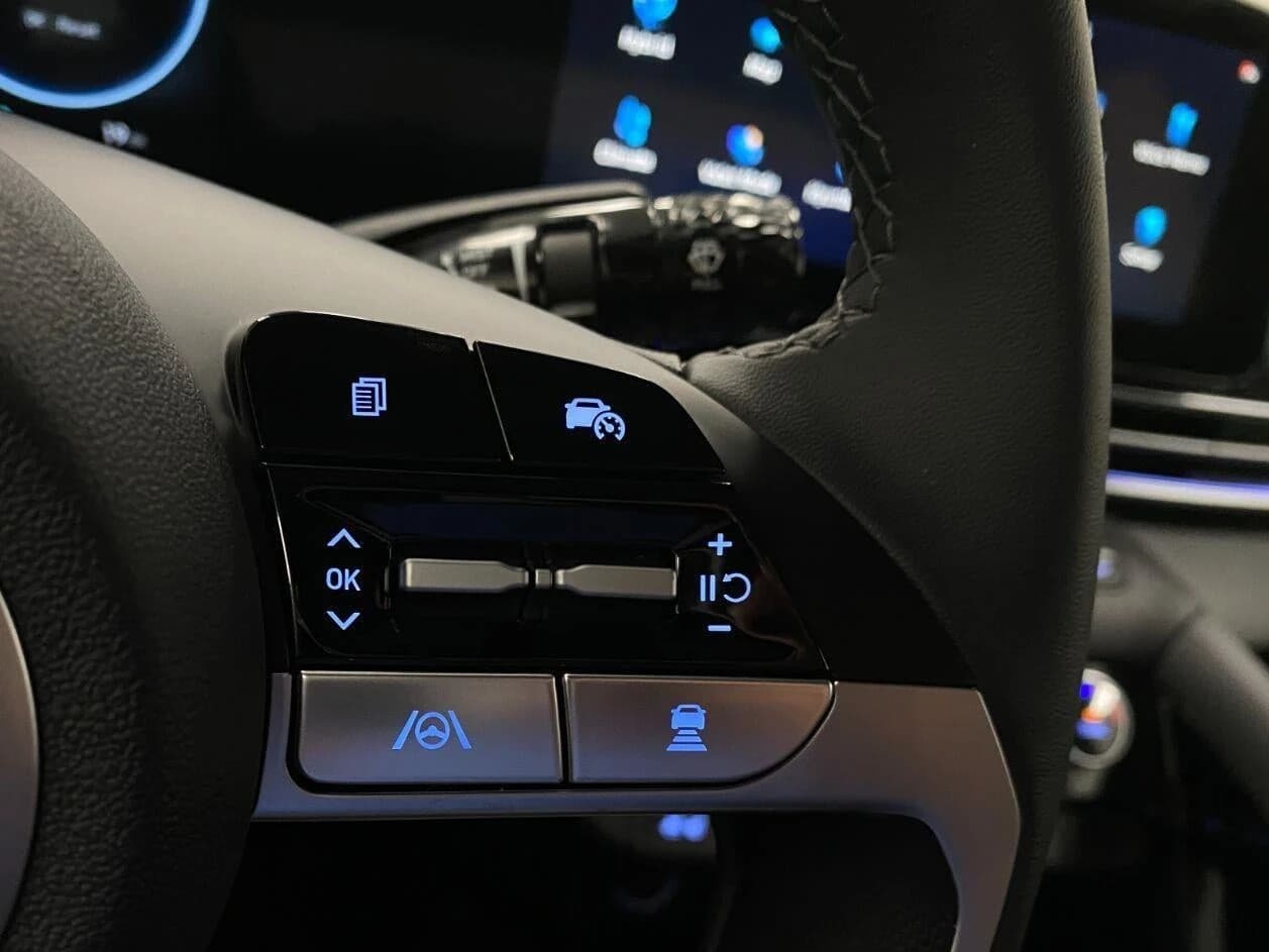 Hyundai Elantra Hybrid Limited Sedan 2026 — side view