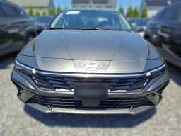 Hyundai Elantra Limited IVT 2026 — side view