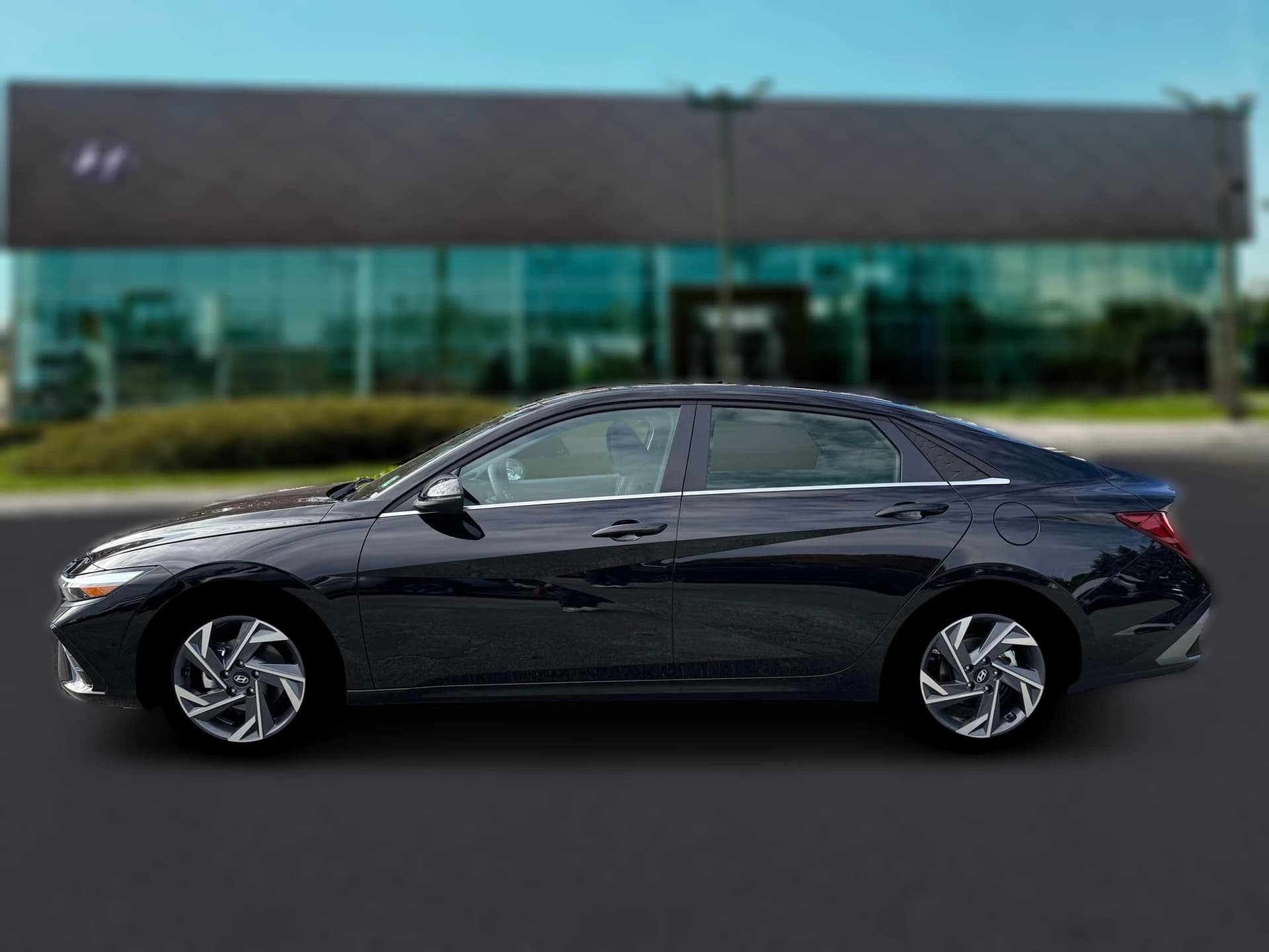 Hyundai Elantra Limited Sedan 2026 — side view